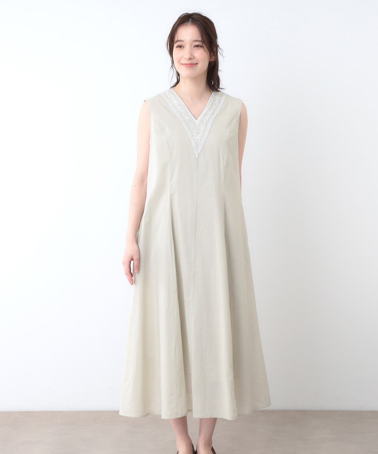 ローラアシュレイ(LAURA ASHLEY)の【コットン100％／インド綿／刺繍入り】Vネックワンピース13