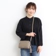 ローラアシュレイ(LAURA ASHLEY)の【ベルト長さ調節可】レザージップショルダー ベージュ(052)