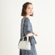 ローラアシュレイ(LAURA ASHLEY)の【牛革／ショルダー布ベルト付】レザーボウラーミニサッチェルバッグ シルバー(006)