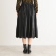 ローラアシュレイ(LAURA ASHLEY)の【レザー調／ウエストゴム】裾パンチング スカート7