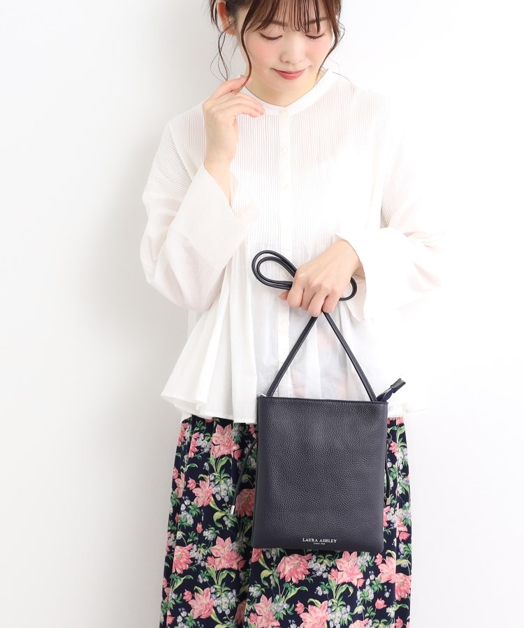ローラアシュレイ(LAURA ASHLEY)の【牛革レザー／ショルダー長さ調節可】フラットバッグ5