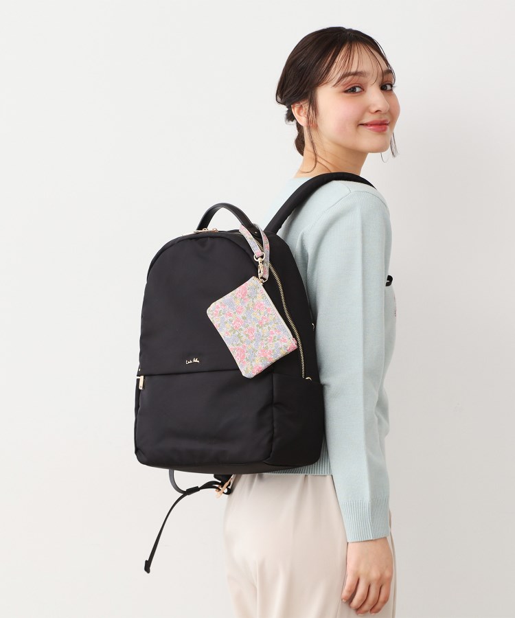 ローラアシュレイ(LAURA ASHLEY)の【4L収納／クッションポケット／ポーチ付き】多機能バックパック ブラック(019)