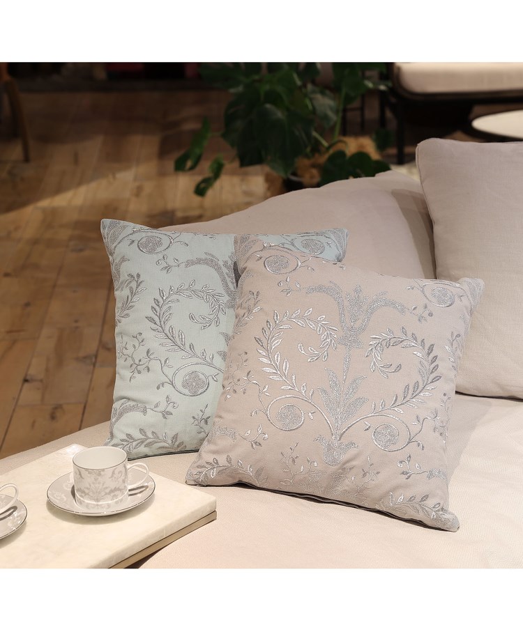 ローラアシュレイホーム(LAURA ASHLEY HOME)のボタニカル刺しゅうクッション6