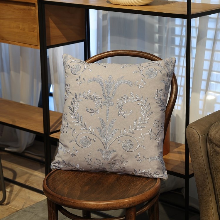 ボタニカル刺しゅうクッション クッション カバー Laura Ashley Home ローラアシュレイ ワールド オンラインストア World Online Store