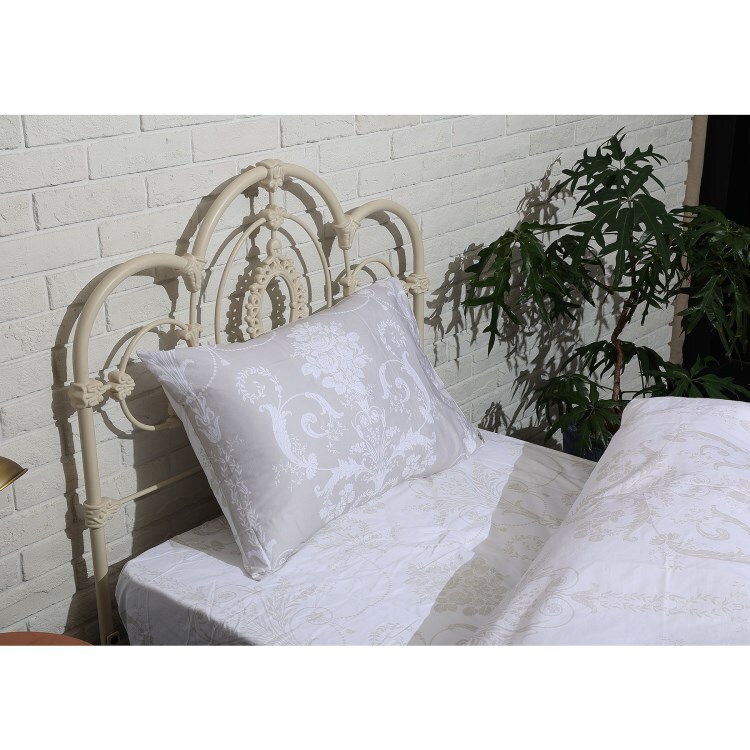 シックフローラルプリント枕カバー インテリアファブリック Laura Ashley Home ローラアシュレイ ワールド オンラインストア World Online Store シックフローラルプリント枕カバー インテリアファブリック Laura Ashley Home ローラアシュレイ ワールド オンラインストア World Online Store