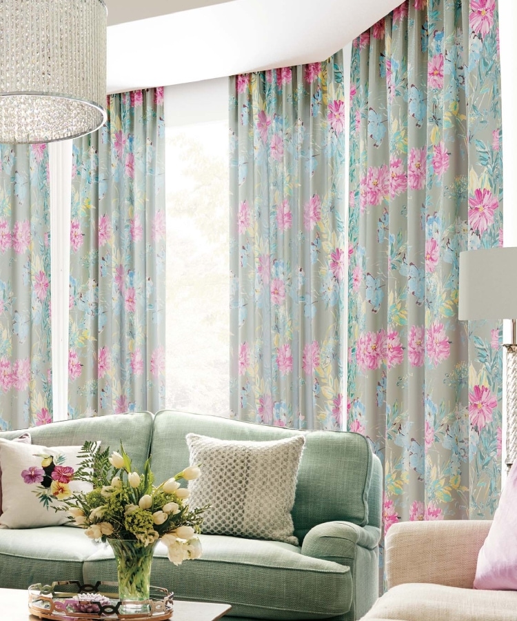 ＜WORLD＞ LAURA ASHLEY HOME(ローラアシュレイホーム) ◆フラワープリントカーテン 100×135cm画像