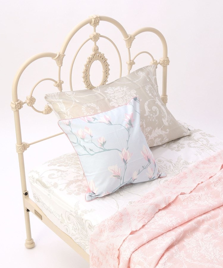 ＜WORLD＞ LAURA ASHLEY HOME(ローラアシュレイホーム) マグノリア柄 クッションカバー 45×45cm