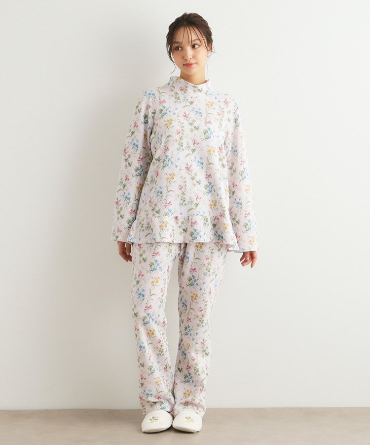 ローラアシュレイホーム(LAURA ASHLEY HOME)の【上下セット/キルト生地】ポピーメドウ柄 パジャマ3