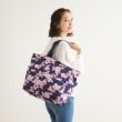 ローラアシュレイホーム(LAURA ASHLEY HOME)のポリントン ローゼズ柄 トートバッグ ネイビー(194)