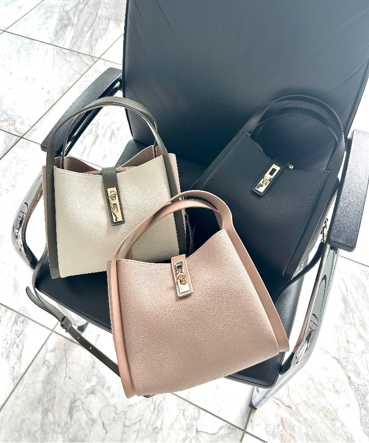 エスペランサ(ESPERANZA)のショルダー付き3層ハンドルトート23