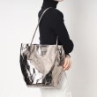 エスペランサ(ESPERANZA)のクラッシュメタリック肩掛けバケツトート13