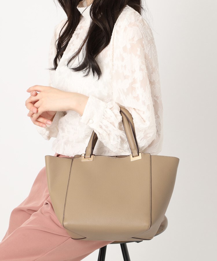 エスペランサ(ESPERANZA)のメタルアクセントハンドルトートバッグ20