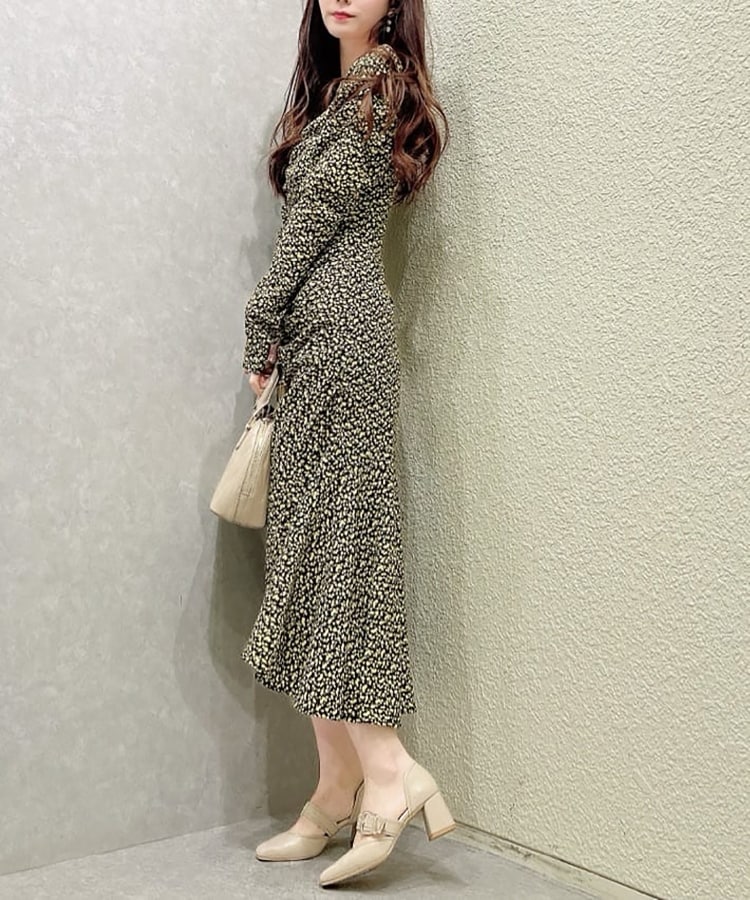 エスペランサ(ESPERANZA)のセパレートバックルパンプス 24SS22