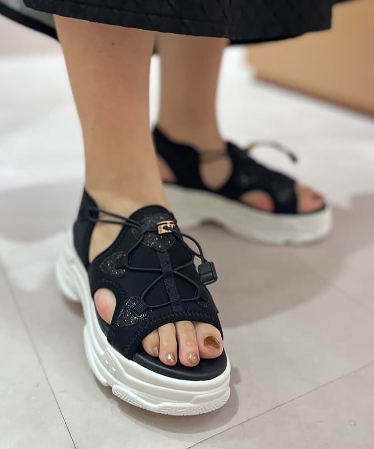 エスペランサ(ESPERANZA)のラメレーススニーカーサンダル 24SS11