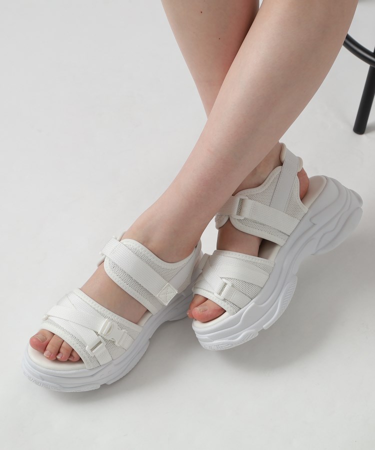 シーエス ティーアンドピー(csT&P)の厚底スポサン 24SS39