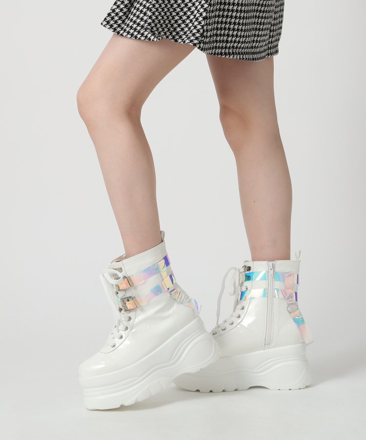 シーエス ティーアンドピー(csT&P)の厚底クリアベルト付きブーツ 24SS17