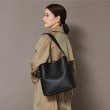 ヒロフ(HIROFU)の【クオーレ】レザーショルダーバッグ M 本革（商品番号：P25-35441）25