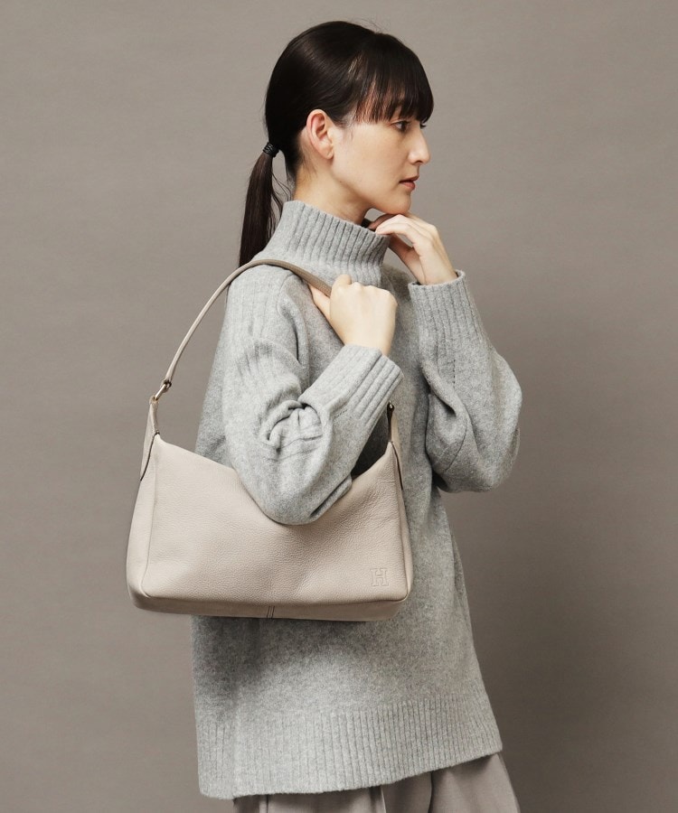 アルタレーナ】ヌバック レザーショルダーバッグ M 本革 アルタレーナ】ヌバック レザーショルダーバッグ M 本革