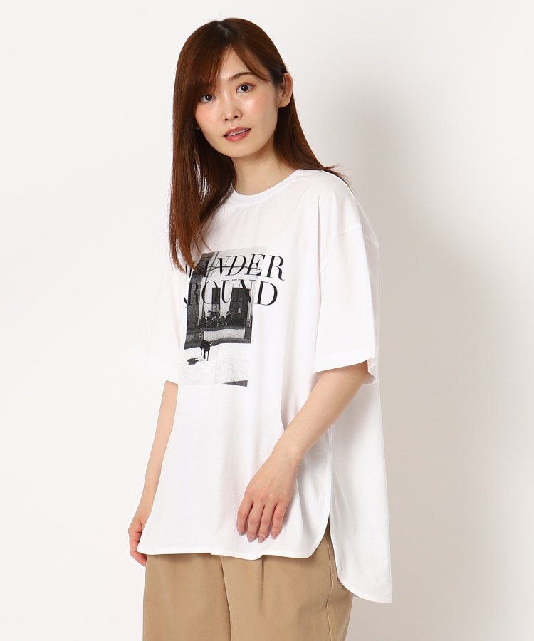 ザンパ(ZAMPA)のフォトプリントラウンドヘムTシャツ オフホワイト(003)