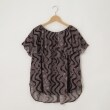 オフプライスストア(ウィメン)(OFF PRICE STORE(Women))のlil nina（リルニーナ） ケープ風プリントブラウス チャコールグレー(014)