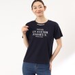 イッツデモ(ITS' DEMO)の【大人スウィート/パール調/ボックスシルェット】ロゴプリント半袖Ｔシャツ ネイビー(093)