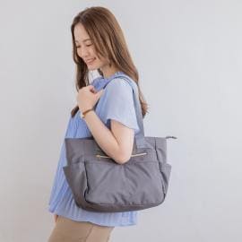 イッツデモ(ITS' DEMO)の【A4対応／11ポケット】両面撥水A4トート