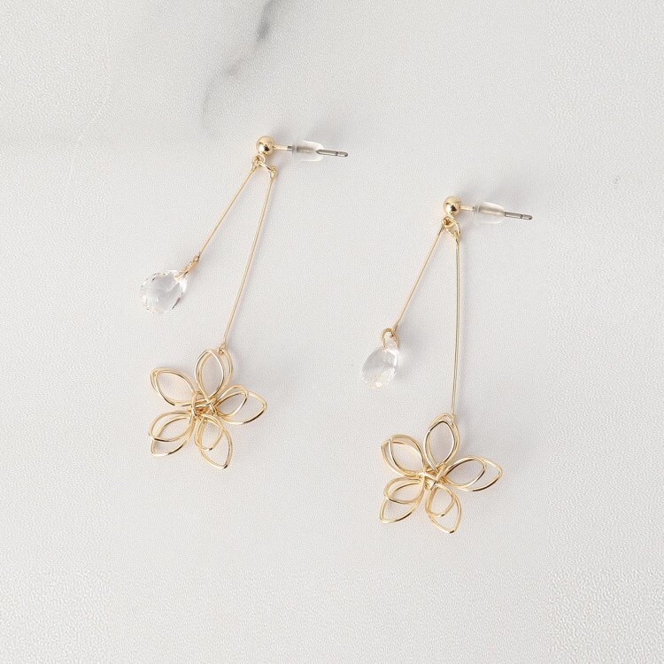 ワイヤー花×キュービックピアス（ピアス） | ITS' DEMO