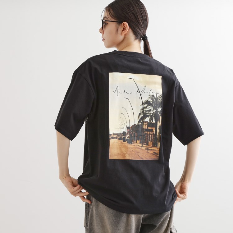 ティーケー タケオ キクチ(レディース)(tk.TAKEO KIKUCHI(Ladies))のアンドリューマクリア バックプリントフォトTシャツ Ｔシャツ