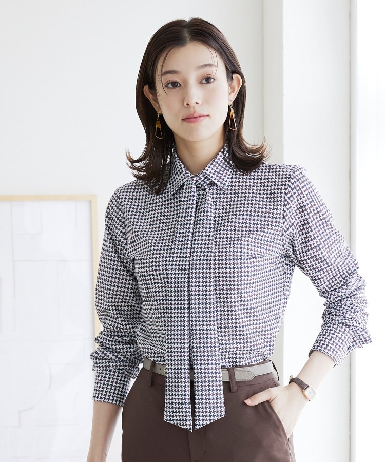 アンカーウーマン(ANCHOR WOMAN)の【洗える】2WAYボウタイプリントブラウス長袖【ストレッチ／ノンアイロン／速乾】11