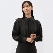 アンカーウーマン(ANCHOR WOMAN)の【洗える】シャツカラーギャザーブラウス【長袖】 ブラック(019)