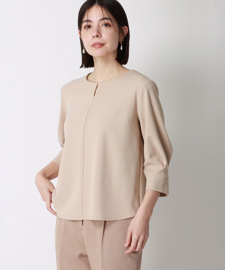 アンカーウーマン(ANCHOR WOMAN)の【洗える】カットジョーゼット ラウンドネックブラウス ベージュ(052)