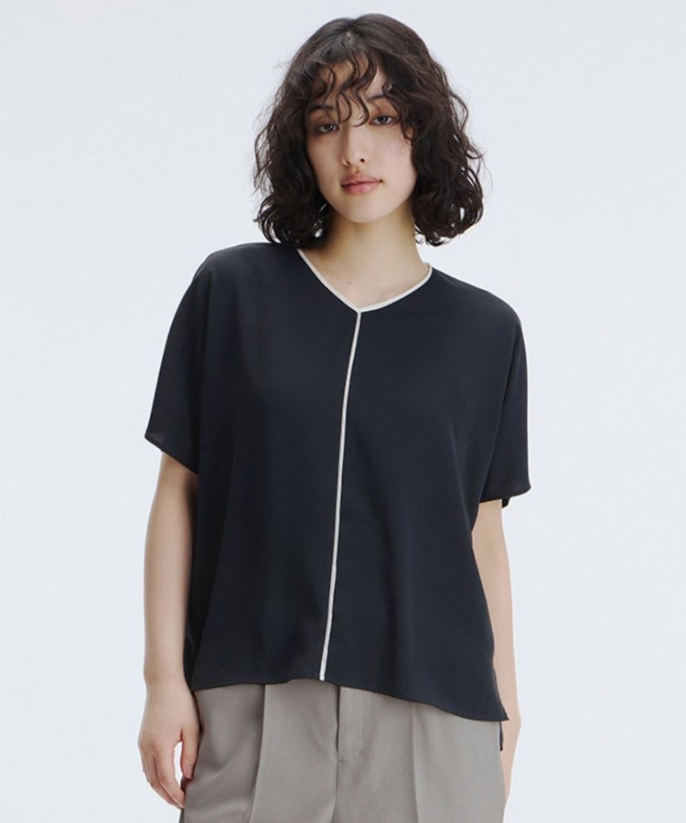 アンカーウーマン(ANCHOR WOMAN)の【接触冷感・UVカット】Vネックブラウス ネイビー(094)