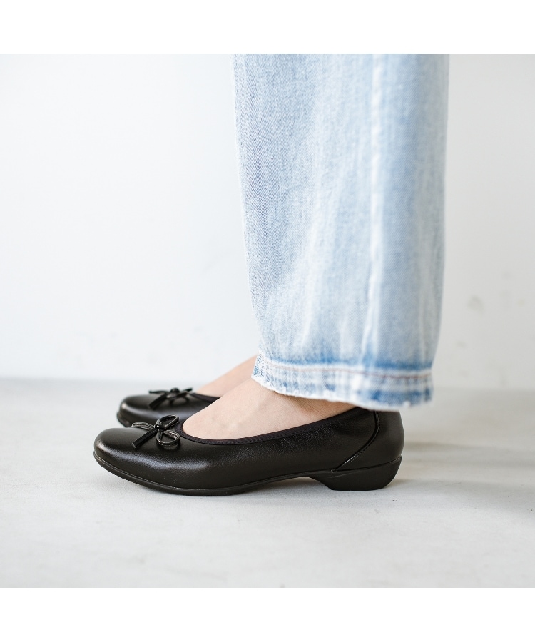 アキュアーズ(AcureZ)の8サイズ展開　母趾にやさしいリボンバレエパンプス〈消臭繊維MOFF使用〉2