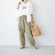 アキュアーズ(AcureZ)の【シーズンレス】スニーカーのような履き心地のVカットパンプス〈消臭繊維MOFF使用〉24