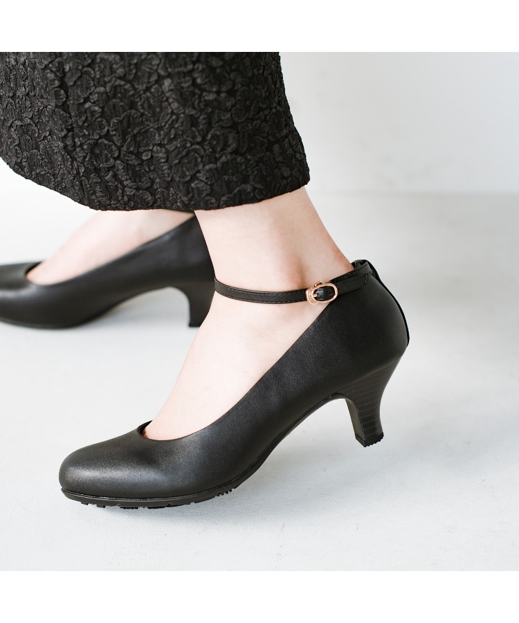 レイン対策】ストラップ付で安定感〇 5.5cmヒールパンプス〈消臭 レイン対策】ストラップ付で安定感〇 5.5cmヒールパンプス〈消臭