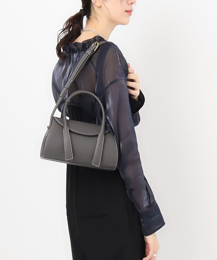 ロングシーズン活躍・羽織りやすい】クロップドエコレザー