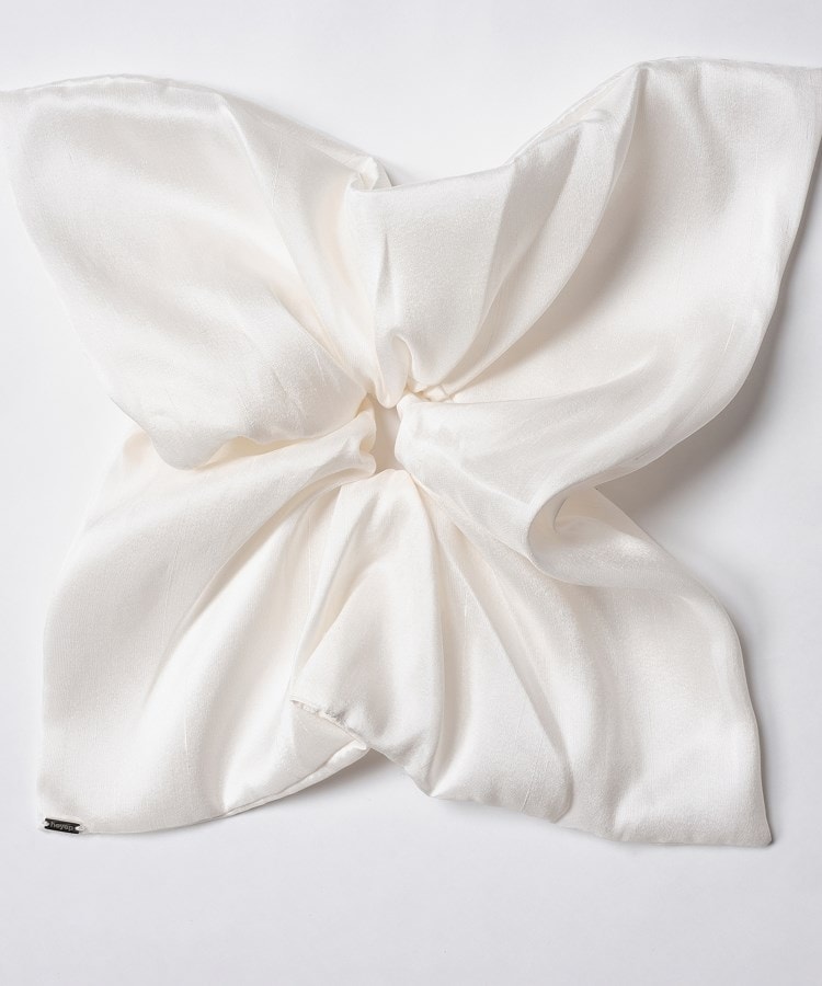 コードエー(CODE A)のheyep｜Silk Square Large Scrunchie ホワイト(001)