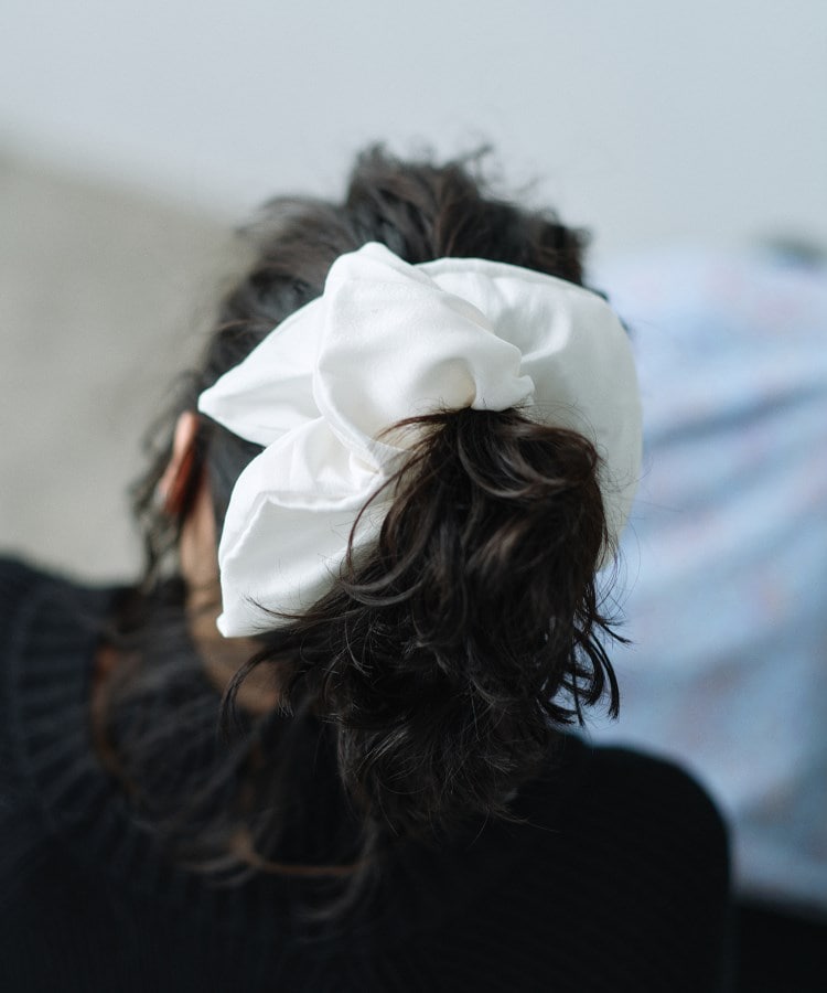 heyep|Silk Square Medium Scrunchie(ヘッドアクセサリー heyep|Silk Square Medium Scrunchie(ヘッドアクセサリー