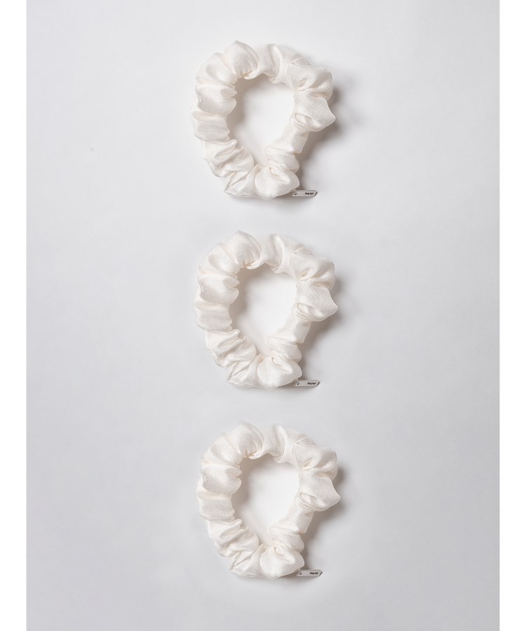 コードエー(CODE A)のheyep｜Silk Small Scrunchie ホワイト(001)