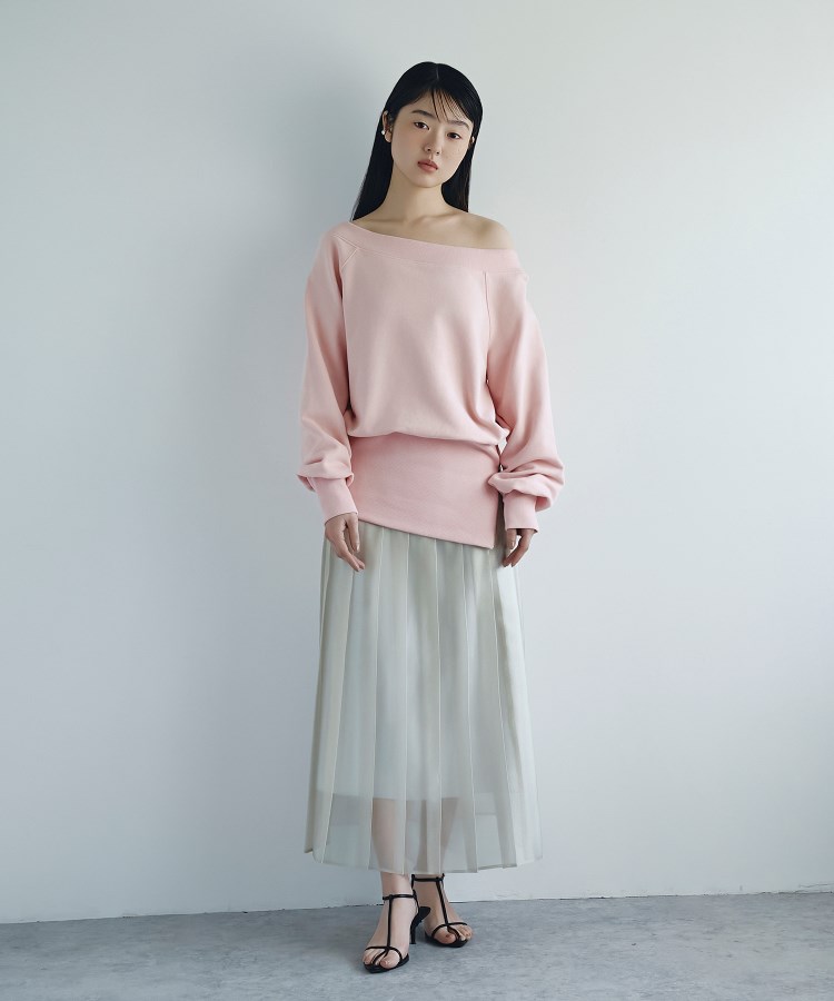 コードエー(CODE A)のoff－shoulder sweat23