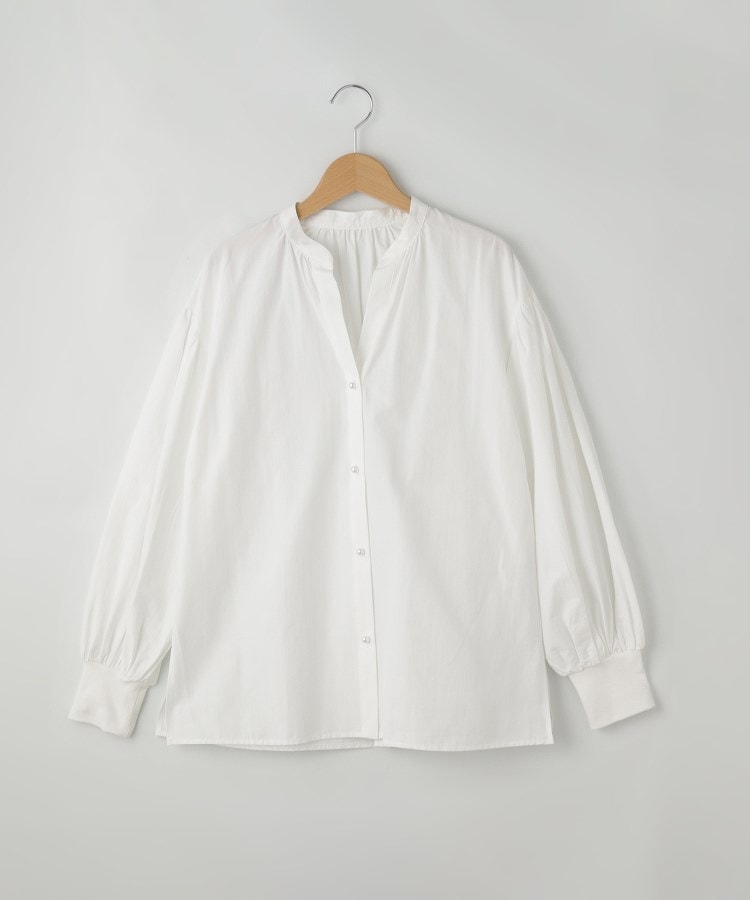 オフプライスストア(ウィメン)(OFF PRICE STORE(Women))のqout スタンドカラーパール調ボタンシャツ ホワイト(002)