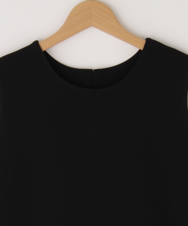 オフプライスストア(ウィメン)(OFF PRICE STORE(Women))のqout（コウト） パール調ボタン付きスリット入りワンピース3