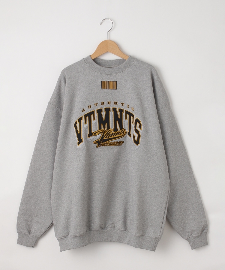 オフプライスストア(メンズ)(OFF PRICE STORE(Mens))のVETEMENTS(ヴェトモン) BIGロゴトレーナー ライトグレー(011)
