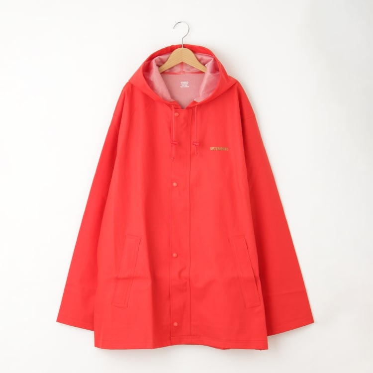 VETEMENTS(ヴェトモン) ロゴプリントロングレインコート(レイン VETEMENTS(ヴェトモン) ロゴプリントロングレインコート(レイン