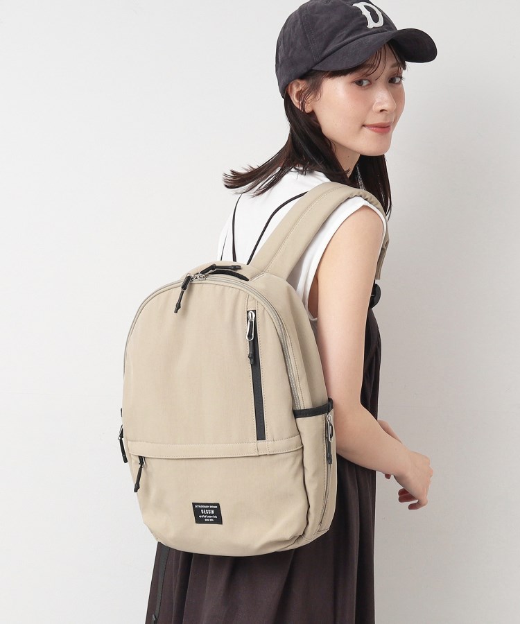 デッサン（ユニセックス）(Dessin(UNISEX))の【軽量・A4収納可】ナイロンリュック ライトベージュ(051)