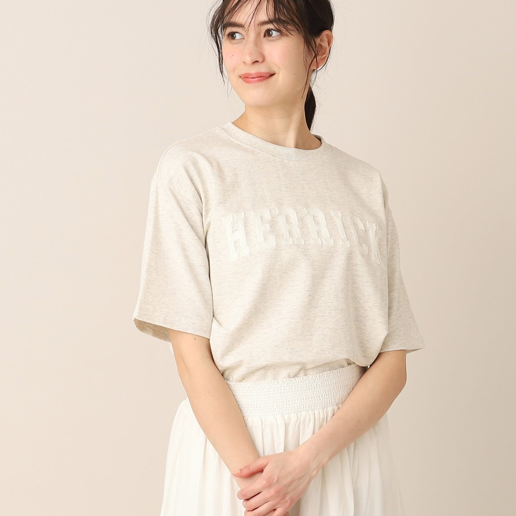 デッサン（ユニセックス）(Dessin(UNISEX))の【ユニセックス・洗える】ロゴ刺繍Tシャツ6