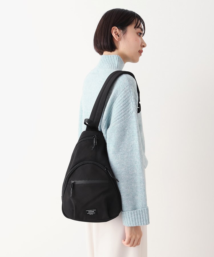 デッサン（ユニセックス）(Dessin(UNISEX))の【軽量・多ポケット】ナイロンボディバッグ1