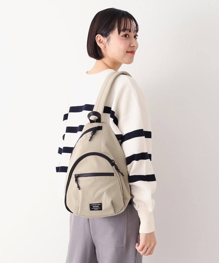 デッサン（ユニセックス）(Dessin(UNISEX))の【軽量・多ポケット】ナイロンボディバッグ ライトベージュ(051)