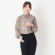 ヨリモ(YORIMO)の【大人の花柄】シャーリングブラウス7