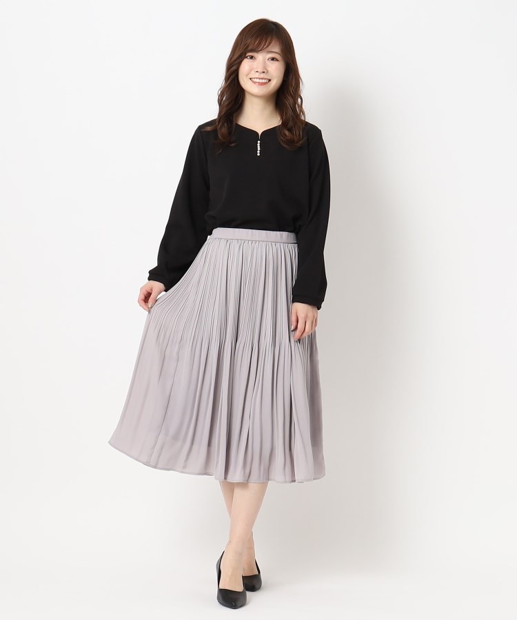 ヨリモ(YORIMO)のパール調付きカットジョーゼットブラウス9